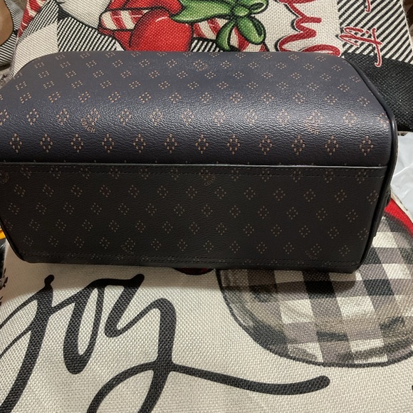 NWT $175 COACH TRAVEL POUCH
IN DIAMOND FOULARD (F93580) - Picture 3 of 12